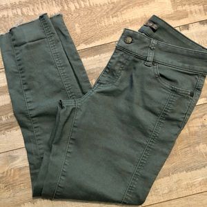 Prana size 6 stretch capris, muted green